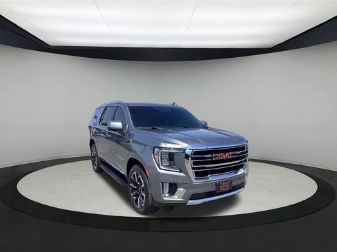 Used 2022 GMC Yukon SLT w/ SLT Luxury Package AWD/4WD image 2