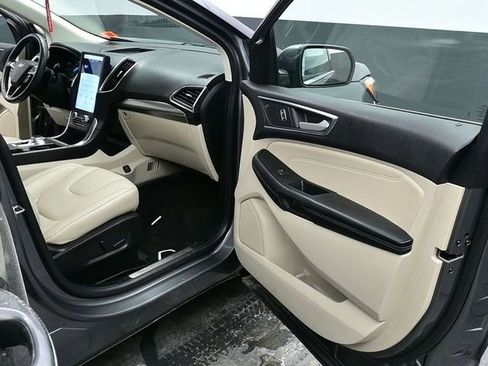 Used 2022 Ford Edge Titanium image 11