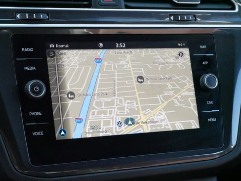 Certified 2024 Volkswagen Tiguan SEL R-Line image 22