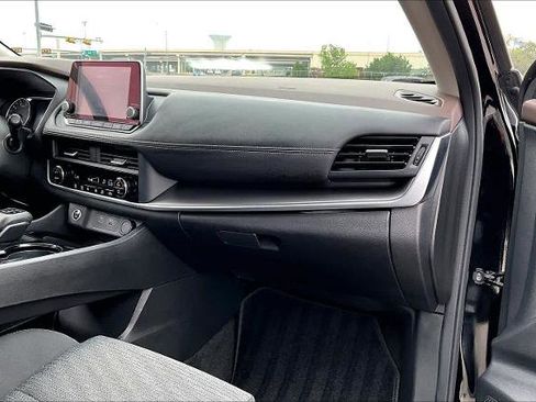 Certified 2023 Nissan Rogue SV FWD image 19