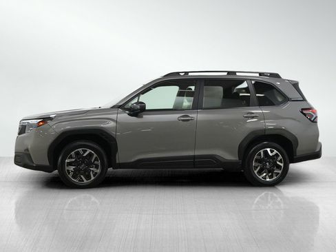 Used 2025 Subaru Forester Premium AWD/4WD image 2