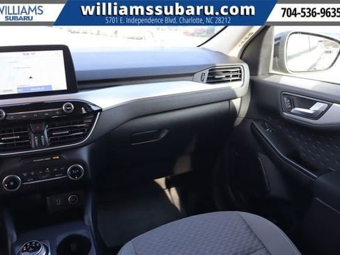 Used 2020 Ford Escape SE image 15