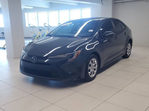 Used 2023 Toyota Corolla LE image 3