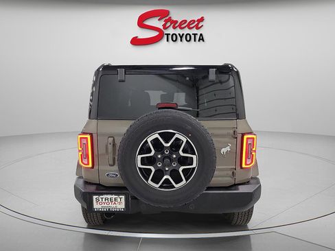 Used 2025 Ford Bronco Outer Banks AWD/4WD image 3