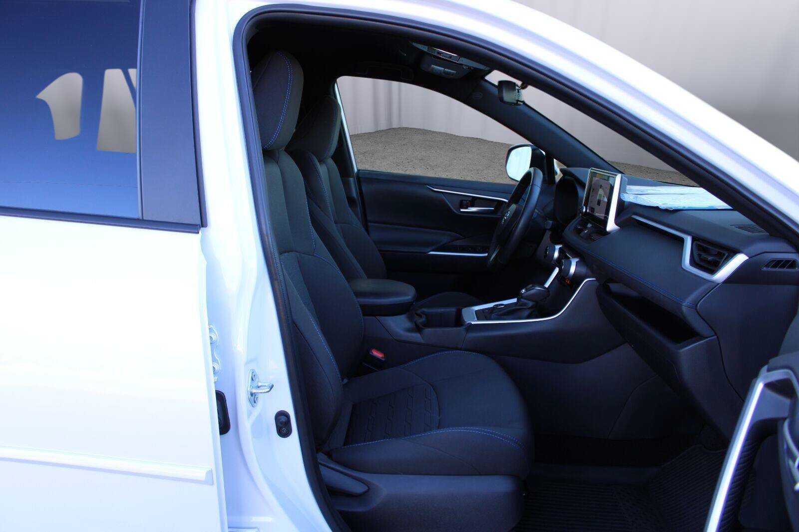 Certified 2025 Toyota RAV4 SE AWD/4WD image 37