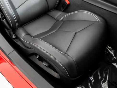 Used 2021 Chevrolet Corvette Stingray Convertible w/ Battery Protection Package image 31