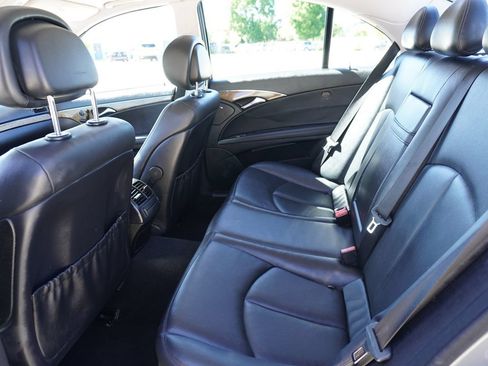Used 2009 Mercedes-Benz E 350 Sedan image 18