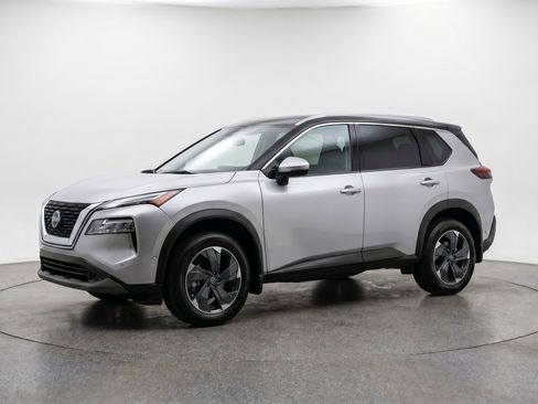 Used 2025 Nissan Rogue SV FWD image 3