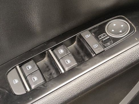 Used 2023 Kia Soul LX w/ Option Group 015 FWD image 27