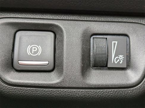 Used 2018 GMC Acadia SLE image 36