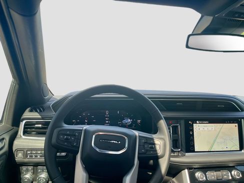 Used 2024 GMC Yukon XL Denali AWD/4WD image 24