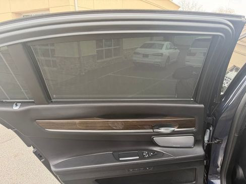 Used 2013 BMW 750Li xDrive image 35