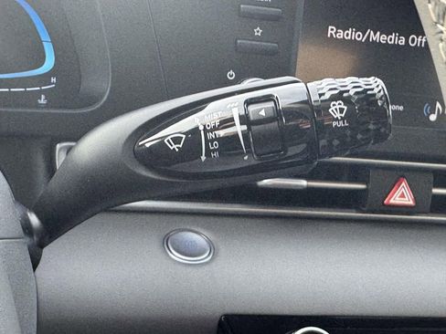 Certified 2025 Hyundai Elantra Sport image 19