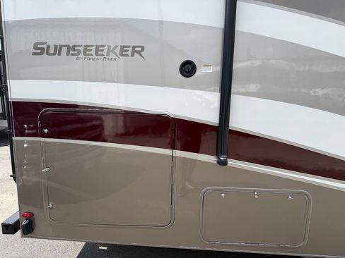 Used 2019 Ford E-450 and Econoline 450 Super Duty w/ Motorhome Prep Package RWD image 17