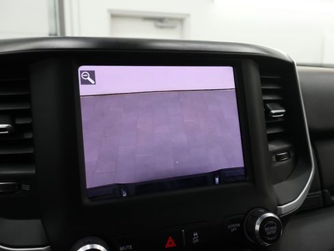 Used 2020 RAM 2500 Big Horn w/ Night Edition AWD/4WD image 17