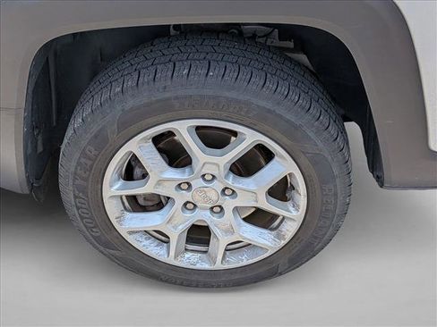 Used 2018 Jeep Renegade Latitude AWD/4WD image 7