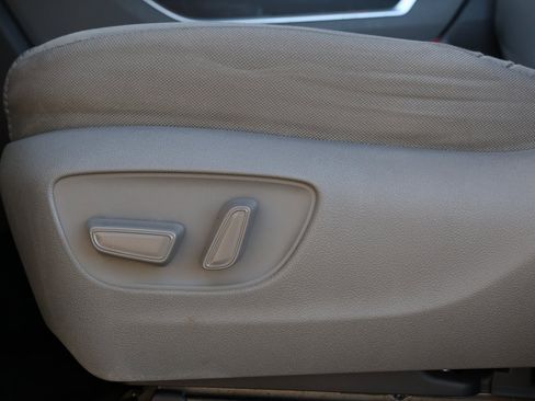 Used 2023 Toyota Highlander L image 27