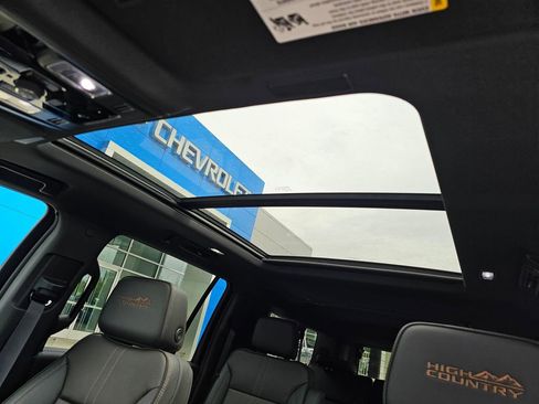 New 2026 Chevrolet Suburban High Country AWD/4WD image 24