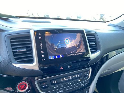 Used 2018 Honda Pilot Touring image 36