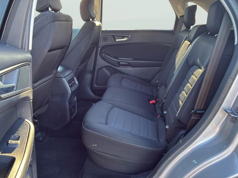 Used 2018 Ford Edge SE FWD image 18