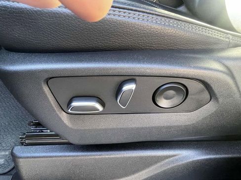 Used 2023 GMC Yukon Denali w/ Denali Reserve Package image 18