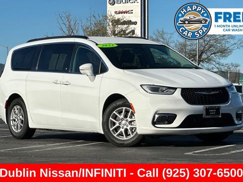 Used 2022 Chrysler Pacifica Touring-L FWD image 1