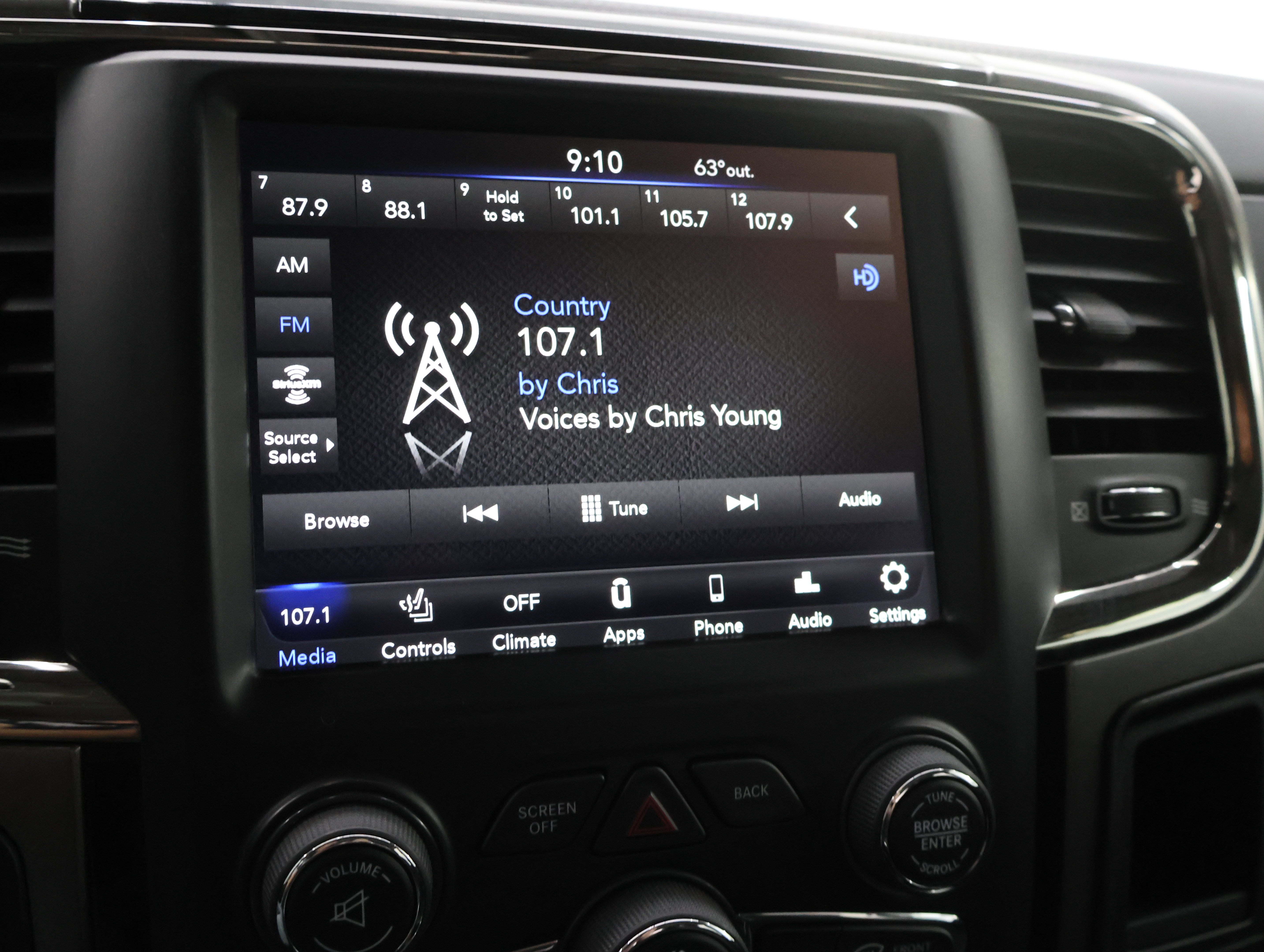 Used 2018 RAM 2500 Big Horn w/ Sport Appearance Group AWD/4WD image 11