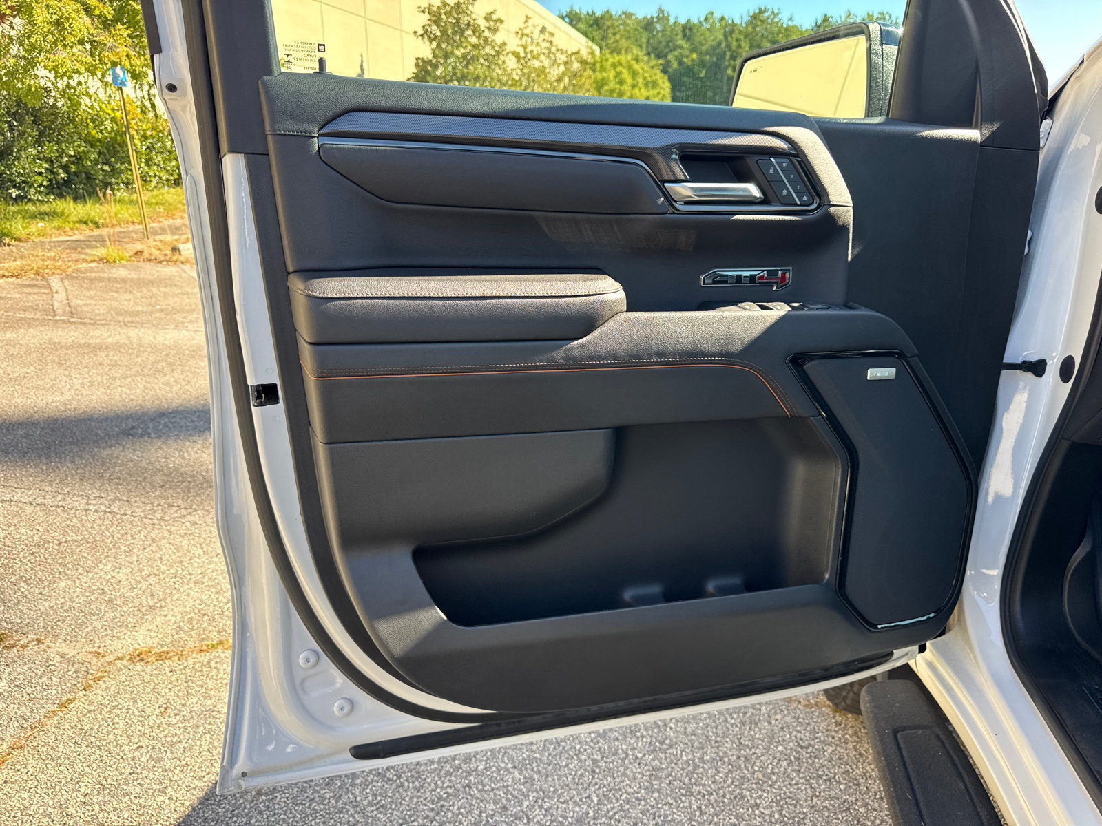 Used 2023 GMC Sierra 1500 AT4 w/ AT4 Premium Package AWD/4WD image 10