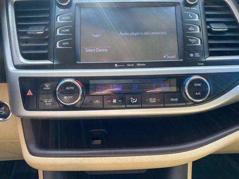 Used 2019 Toyota Highlander XLE image 21