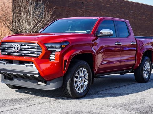 Used 2025 Toyota Tacoma Limited image 4