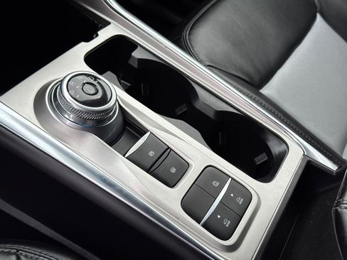 Certified 2022 Ford Explorer XLT w/ Equipment Group 202A image 28