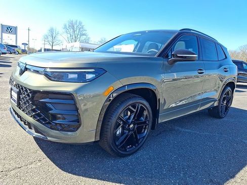 New 2026 Volkswagen Tiguan SE R-Line image 2