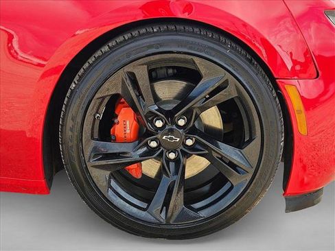 Used 2021 Chevrolet Camaro LT image 23