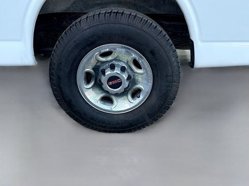 Used 2018 GMC Savana 2500 image 29