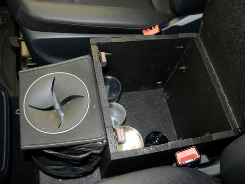 Used 2023 Mercedes-Benz Metris Passenger image 27