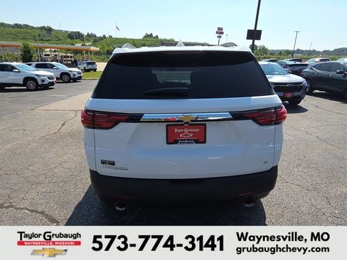 Used 2023 Chevrolet Traverse LT FWD image 7