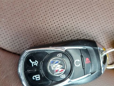 Used 2021 Buick Enclave Avenir w/ Avenir Technology Package image 34