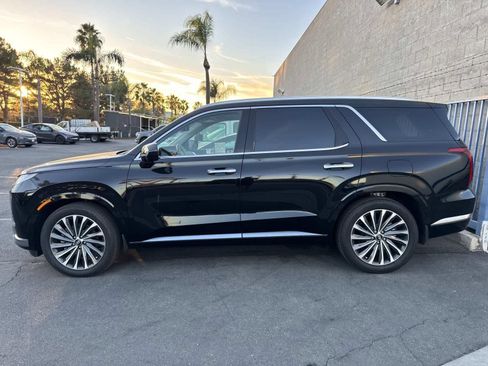 Used 2025 Hyundai Palisade Calligraphy image 3