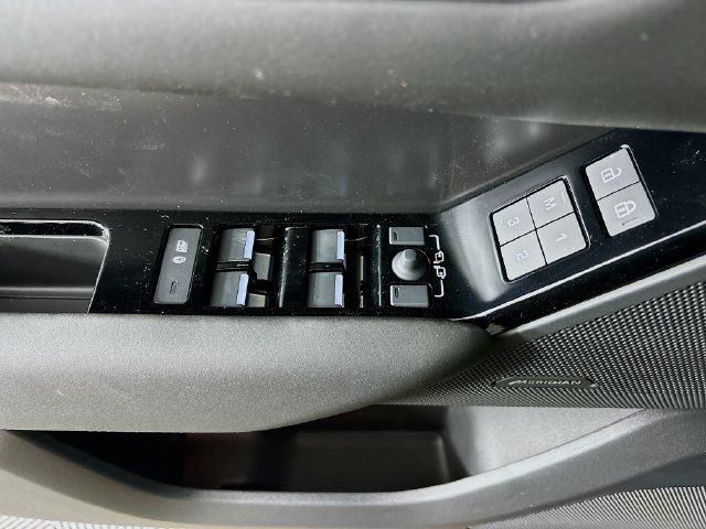 Used 2026 Land Rover Range Rover Velar S AWD/4WD image 19