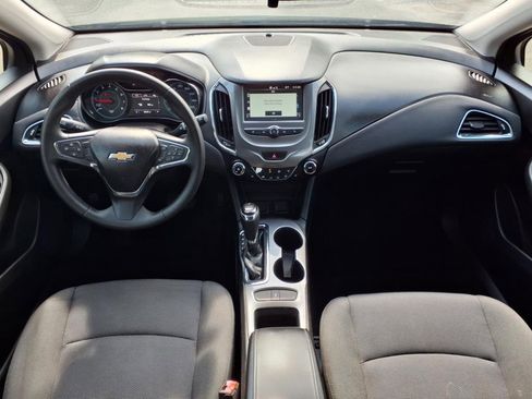 Used 2018 Chevrolet Cruze LT w/ Convenience Package image 6