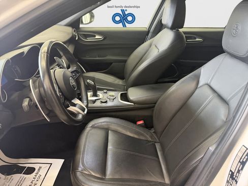 Used 2022 Alfa Romeo Giulia Sprint image 9