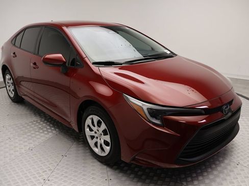 Used 2025 Toyota Corolla LE FWD image 6