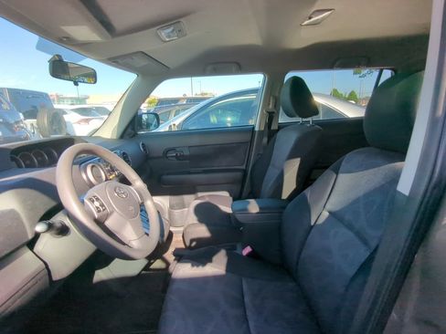 Used 2012 Scion xB FWD image 6