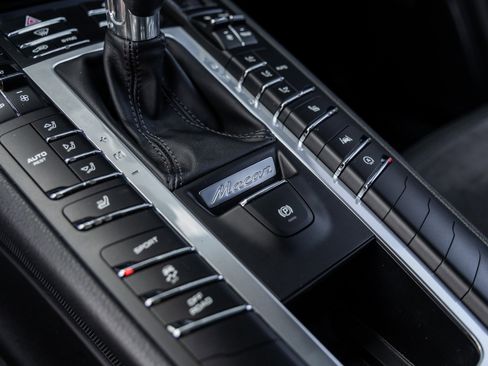 Certified 2021 Porsche Macan image 33