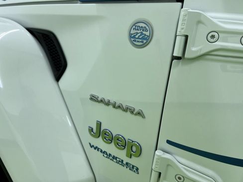Used 2022 Jeep Wrangler Unlimited Sahara w/ Cold Weather Group AWD/4WD image 13