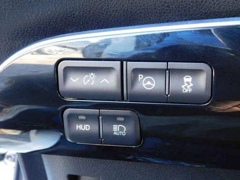 Used 2018 Toyota Prius Prime Advanced image 22