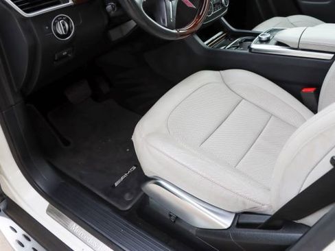 Used 2015 Mercedes-Benz GL 550 GL 550 image 24