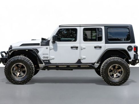 Used 2018 Jeep Wrangler Unlimited Sahara image 9