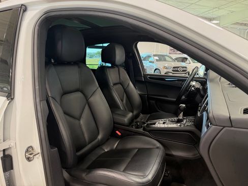 Used 2018 Porsche Macan AWD/4WD image 18