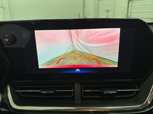 Used 2024 Chevrolet Trax RS w/ Sunroof Package image 15